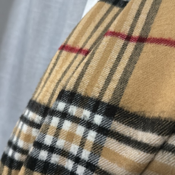 Gorgeous Fall Must Have-Cashmink by V Fraas Scarf-Plaid-100% Acrylic-Light Wear - Picture 3 of 11